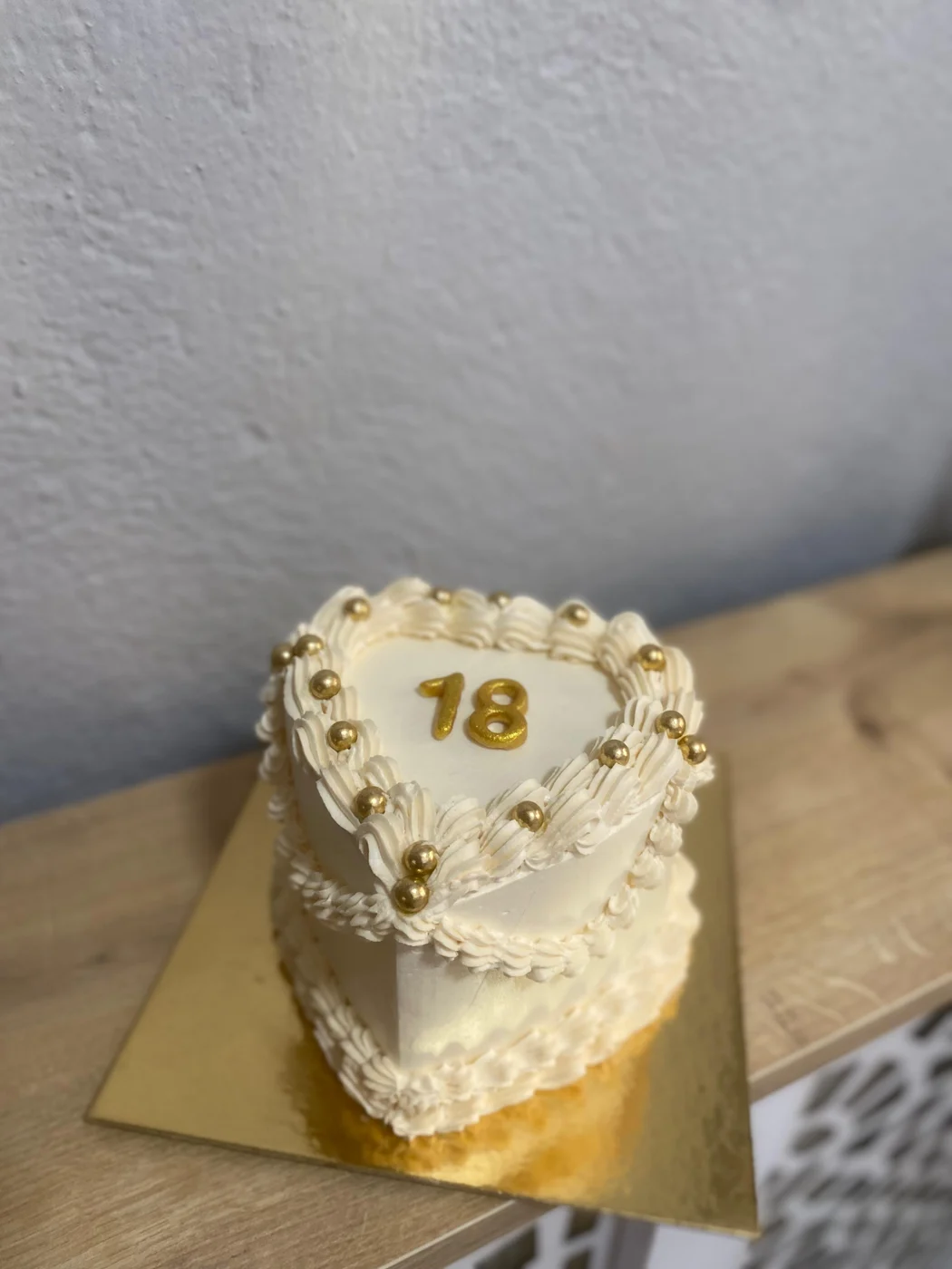 18 yaş pastası